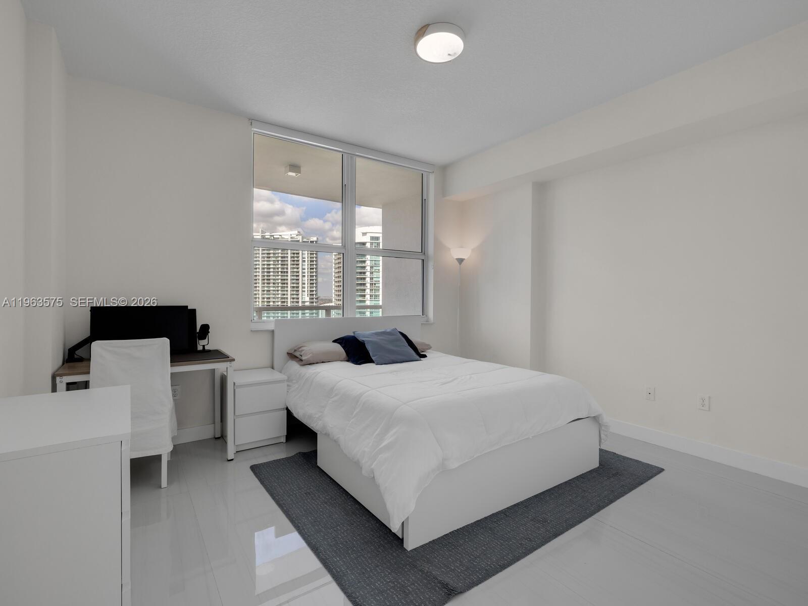 31 SE 5th St #3419, Miami FL 33131