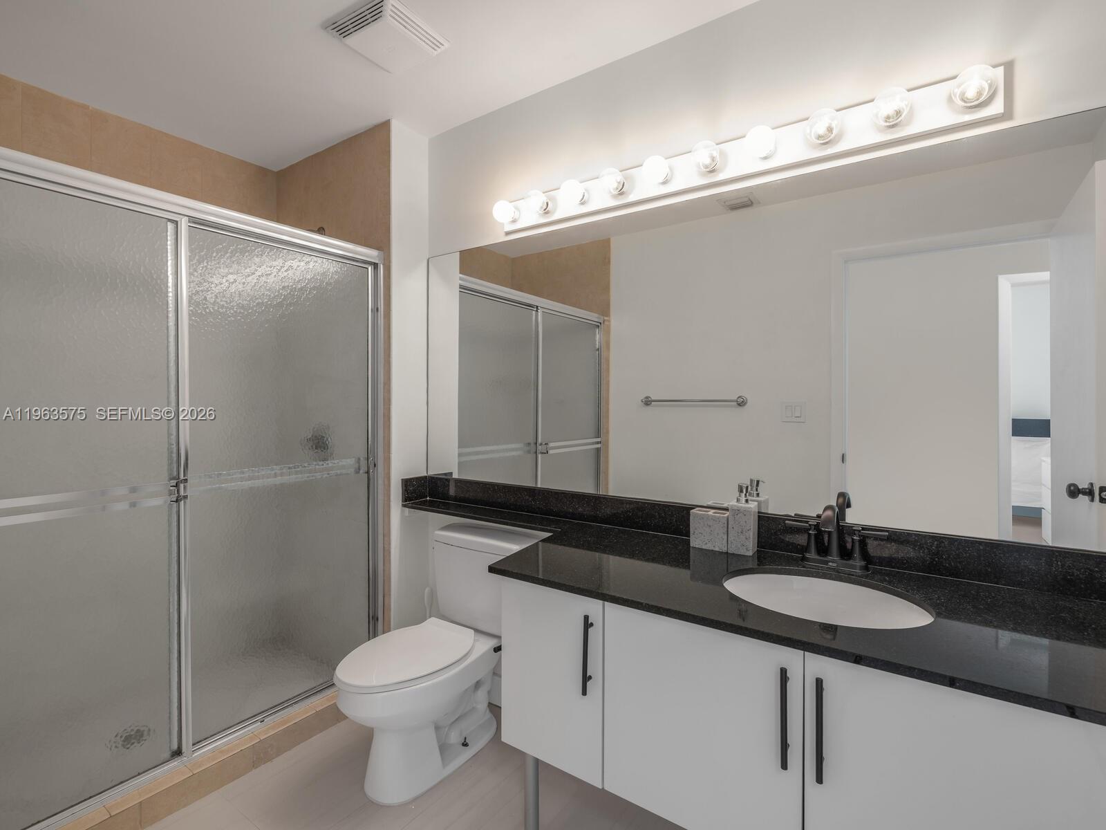 31 SE 5th St #3419, Miami FL 33131