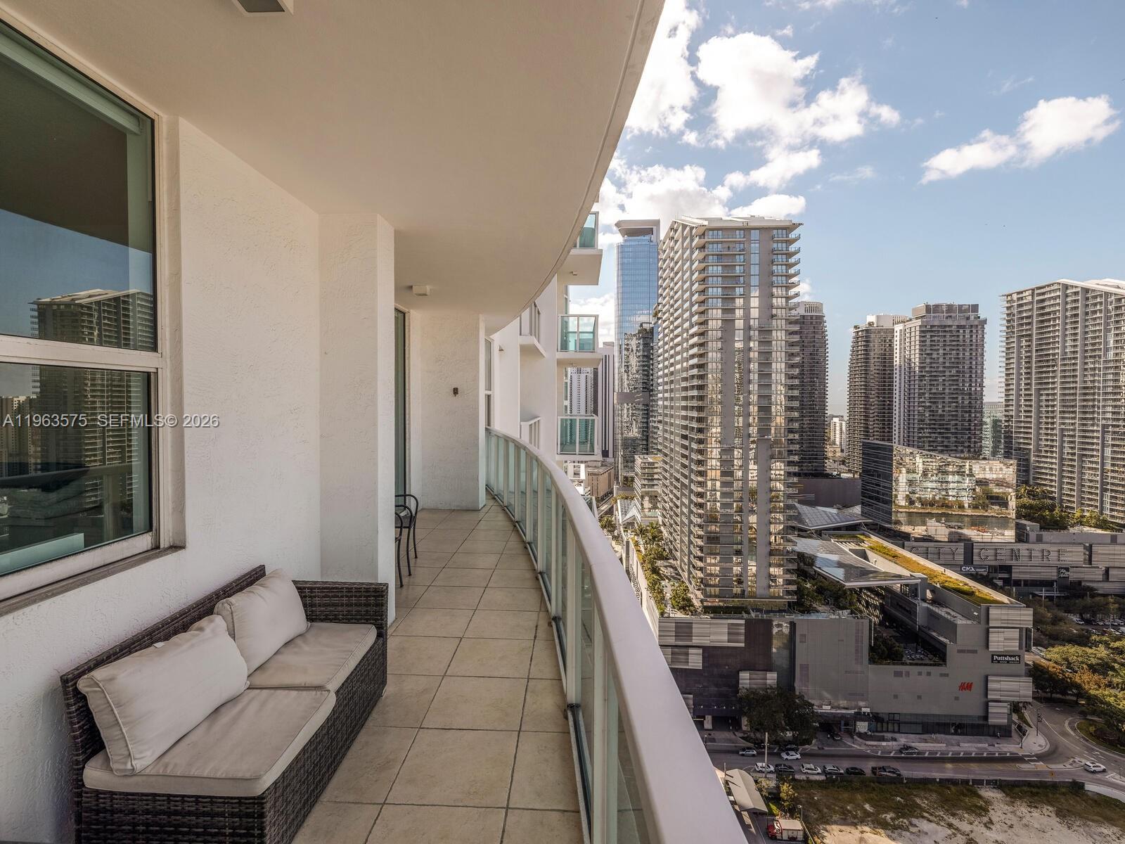 31 SE 5th St #3419, Miami FL 33131