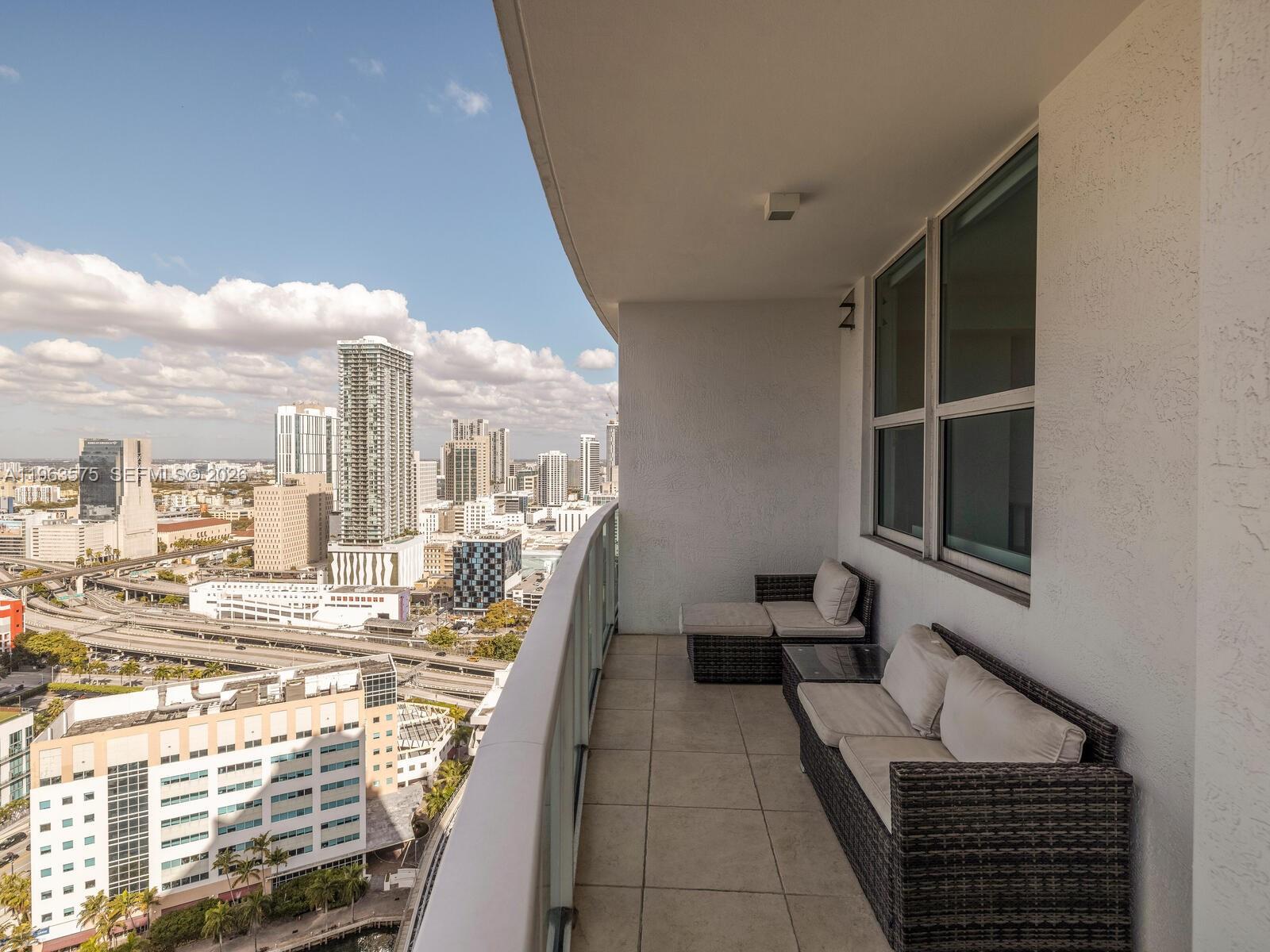 31 SE 5th St #3419, Miami FL 33131