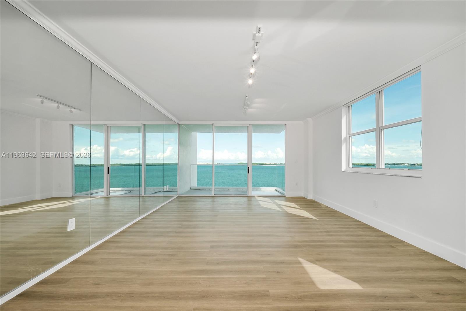 800 CLAUGHTON ISLAND DR #905, Miami FL 33131