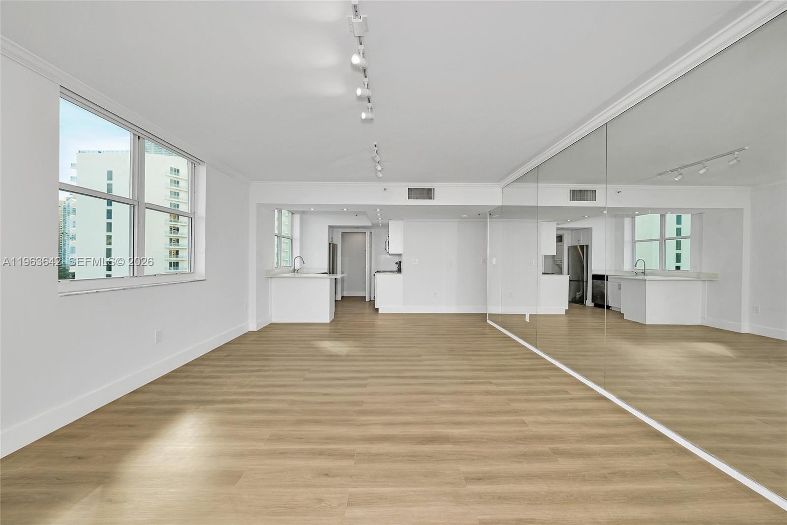 800 CLAUGHTON ISLAND DR #905, Miami FL 33131