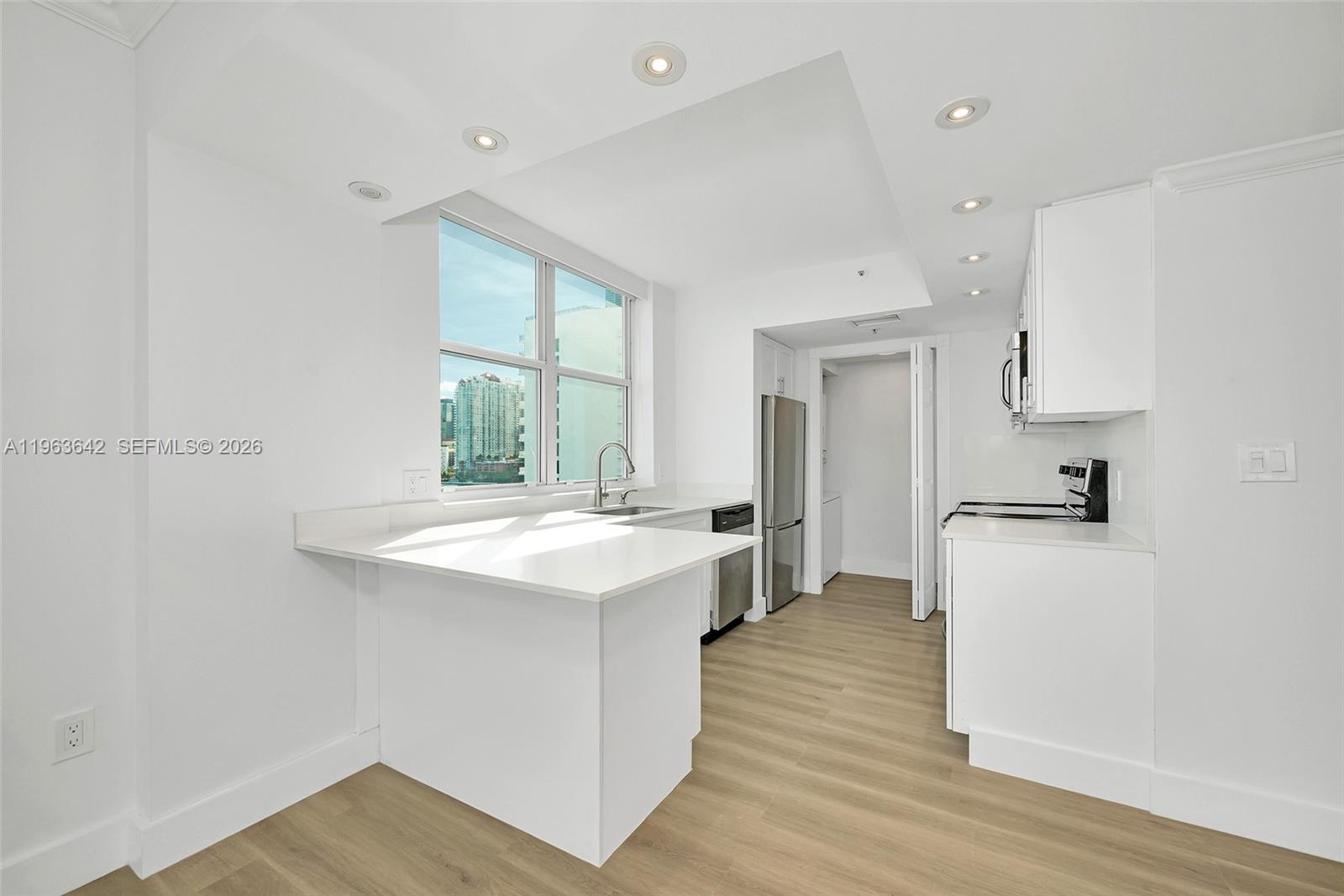 800 CLAUGHTON ISLAND DR #905, Miami FL 33131