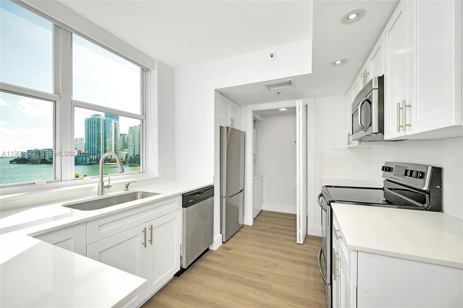 800 CLAUGHTON ISLAND DR #905, Miami FL 33131