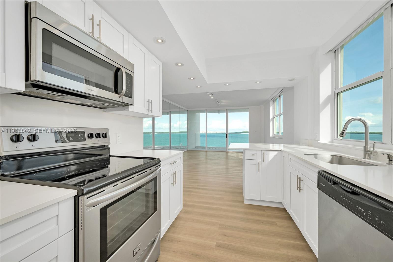 800 CLAUGHTON ISLAND DR #905, Miami FL 33131