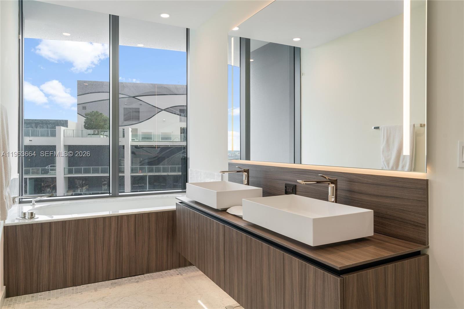 1000 Brickell Plz #PH5005, Miami FL 33131