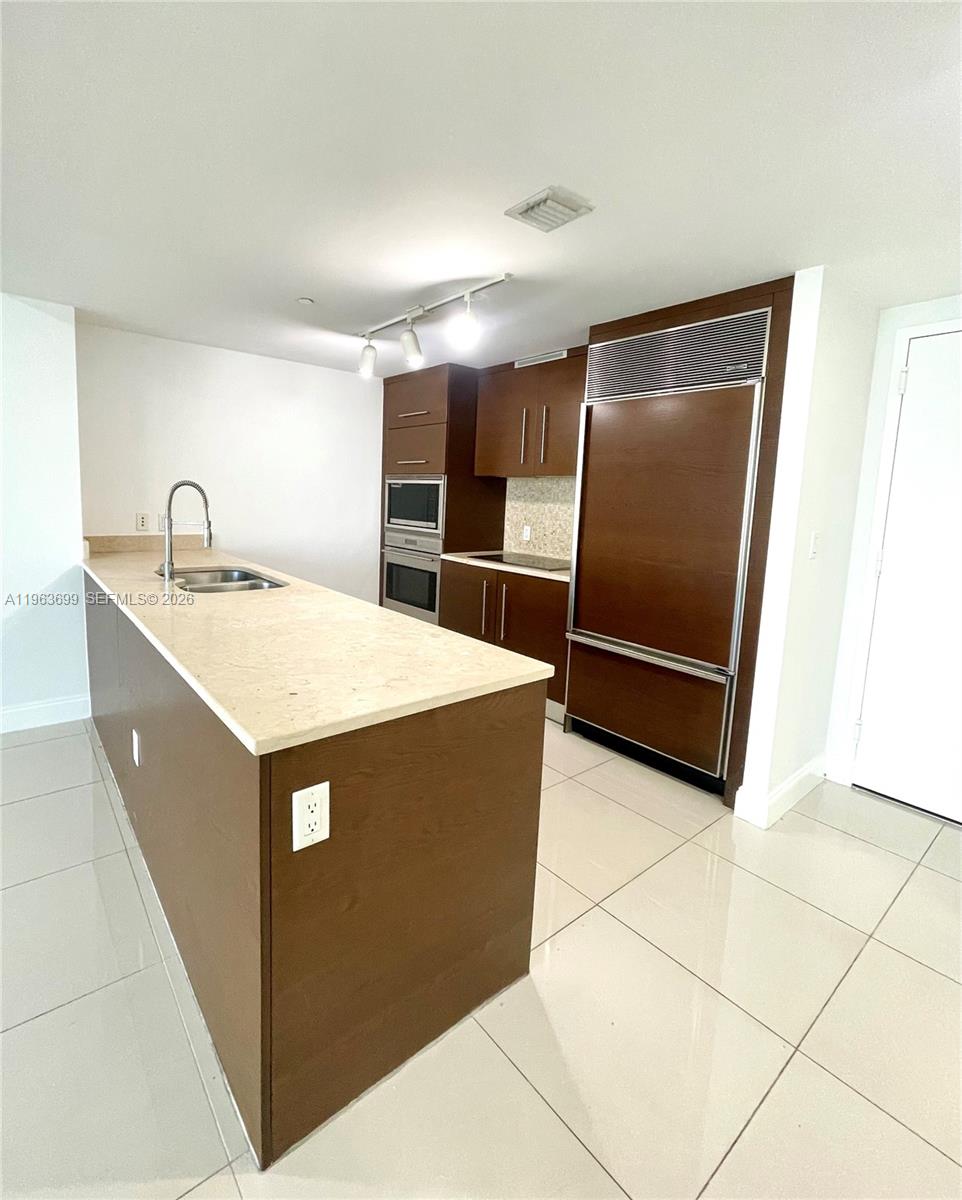 465 BRICKELL AVE #1106, Miami FL 33131
