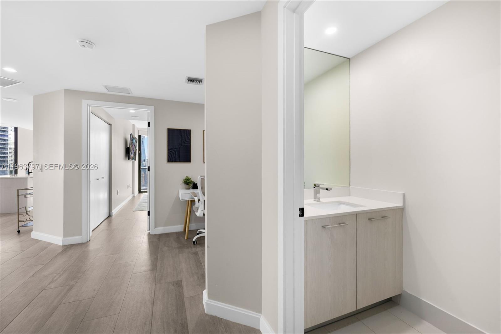 45 SW 9th St #2803, Miami FL 33130