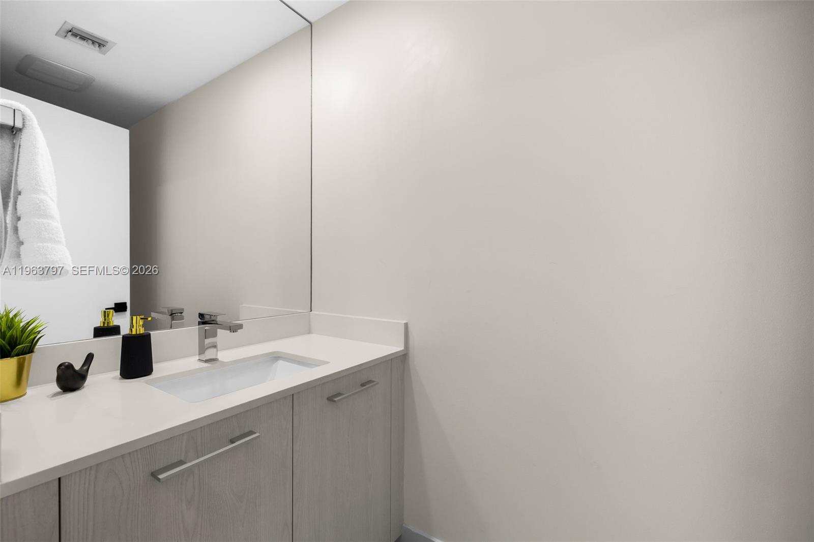 45 SW 9th St #2803, Miami FL 33130