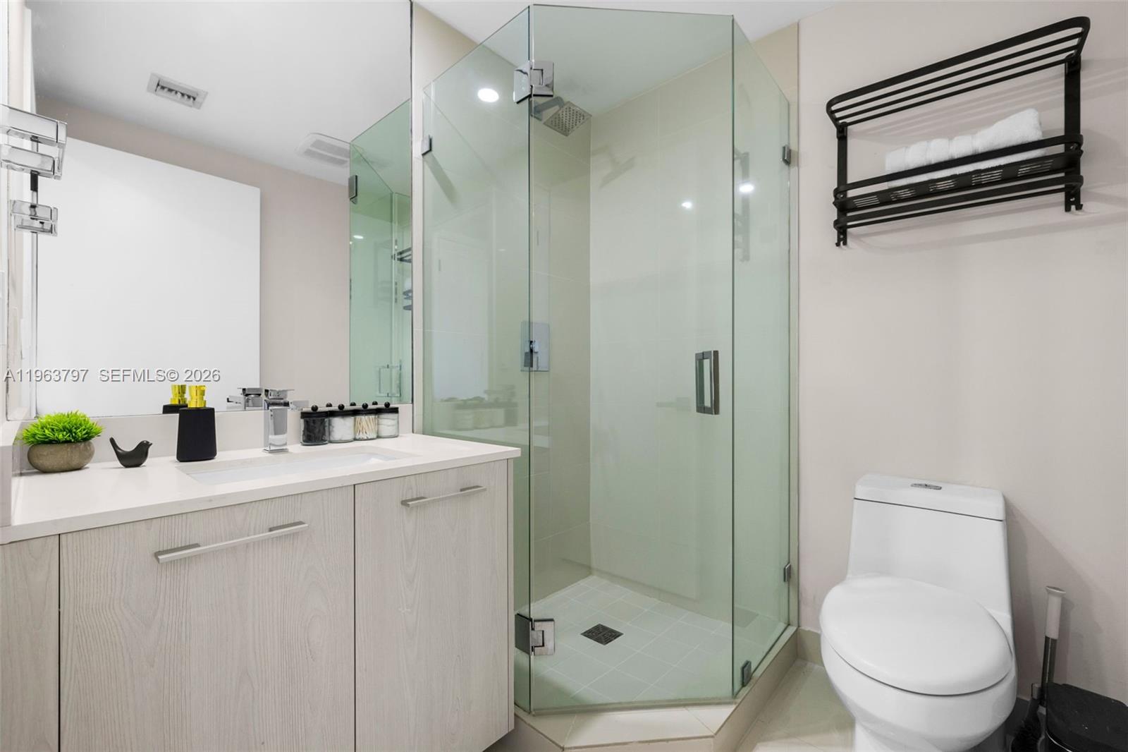 45 SW 9th St #2803, Miami FL 33130