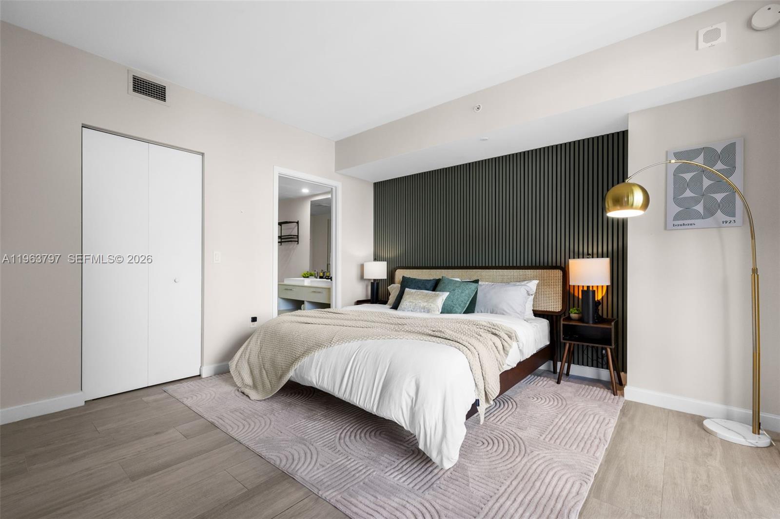 45 SW 9th St #2803, Miami FL 33130