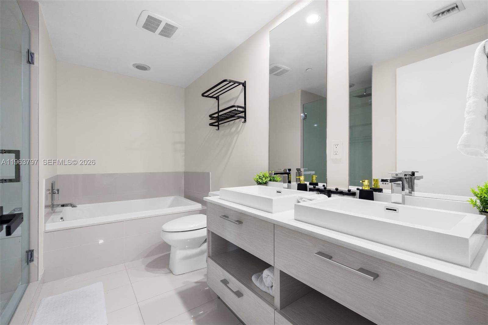 45 SW 9th St #2803, Miami FL 33130