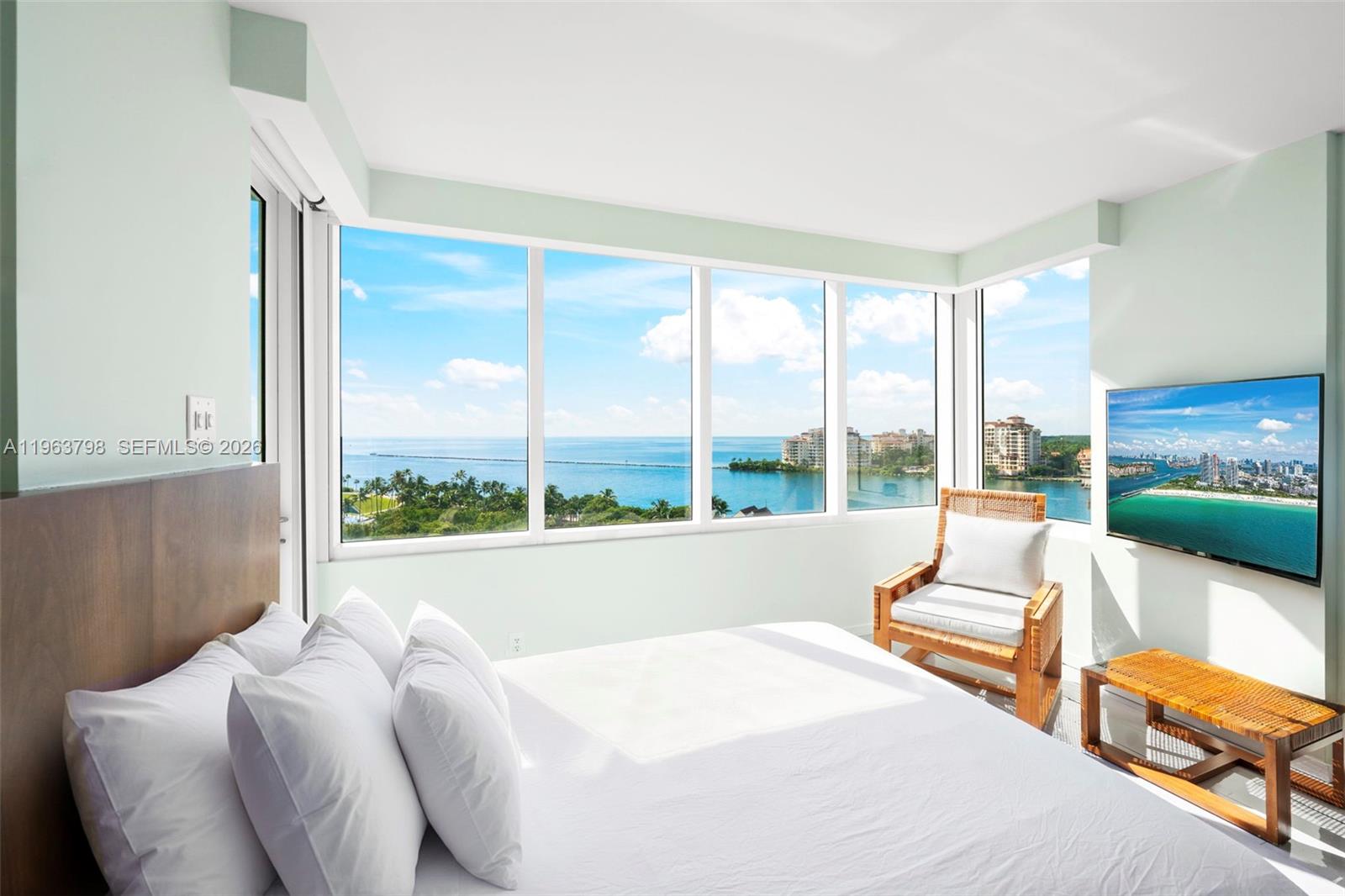 400 S Pointe Dr #1104, Miami Beach FL 33139