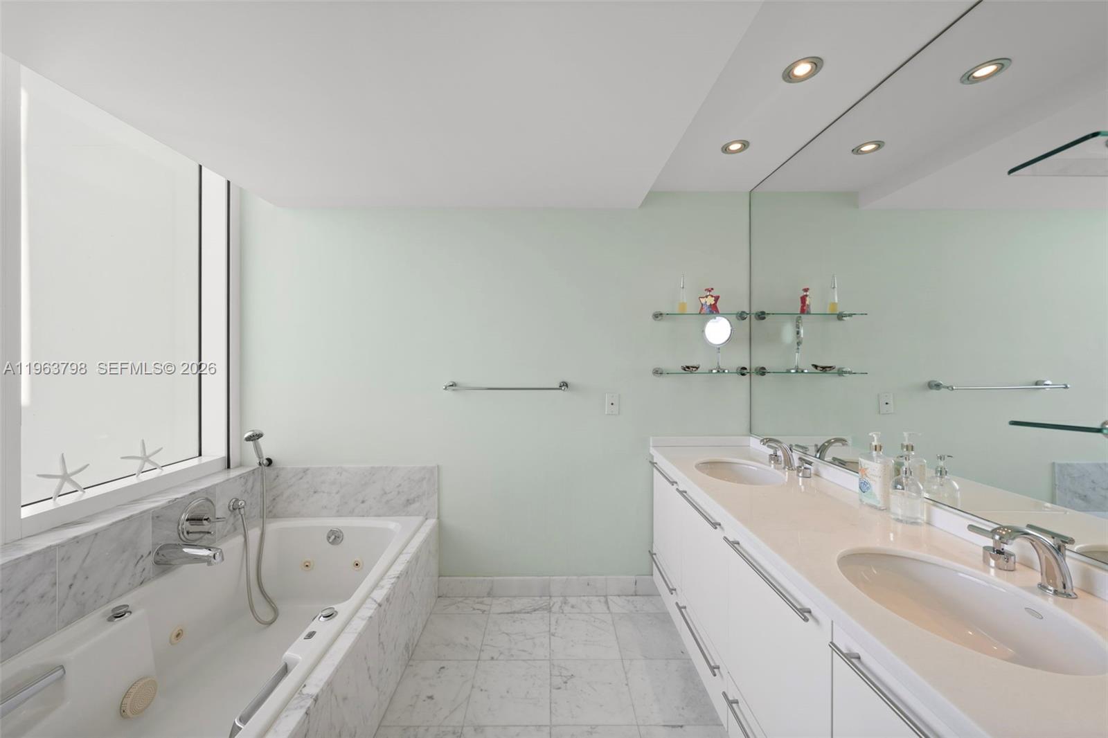 400 S Pointe Dr #1104, Miami Beach FL 33139