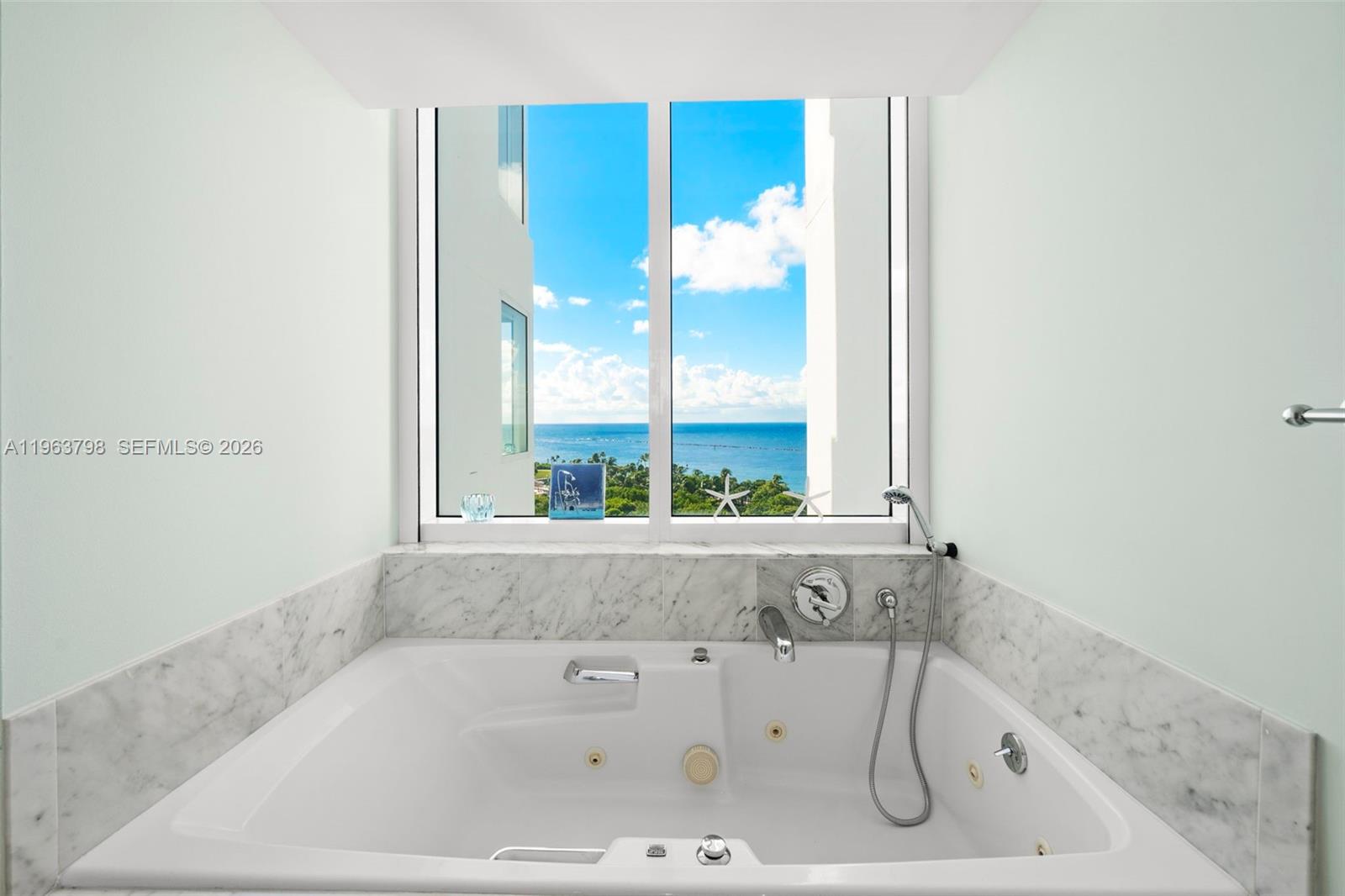 400 S Pointe Dr #1104, Miami Beach FL 33139