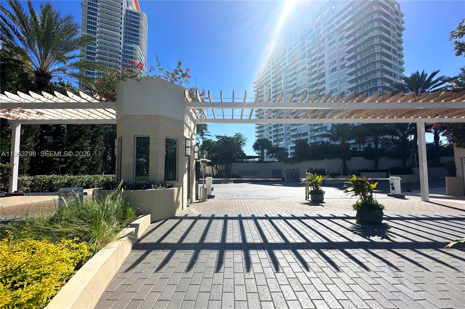 400 S Pointe Dr #1104, Miami Beach FL 33139