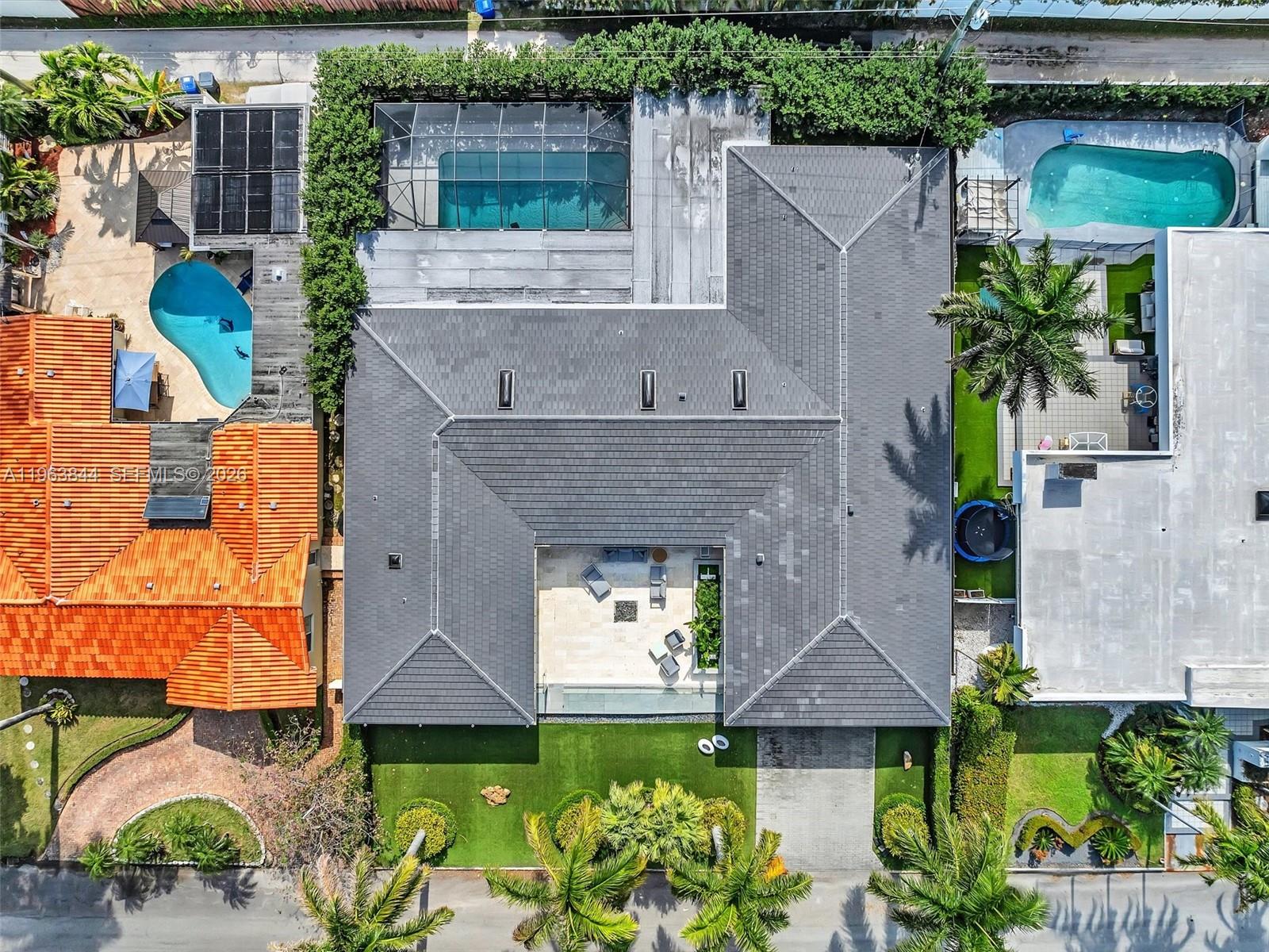840 S Southlake Dr, Hollywood FL 33019