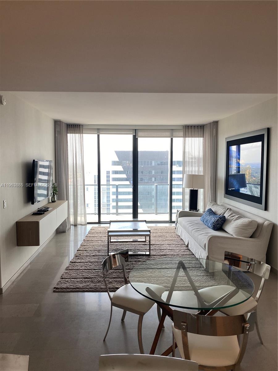 88 SW 7th St #1904, Miami FL 33130