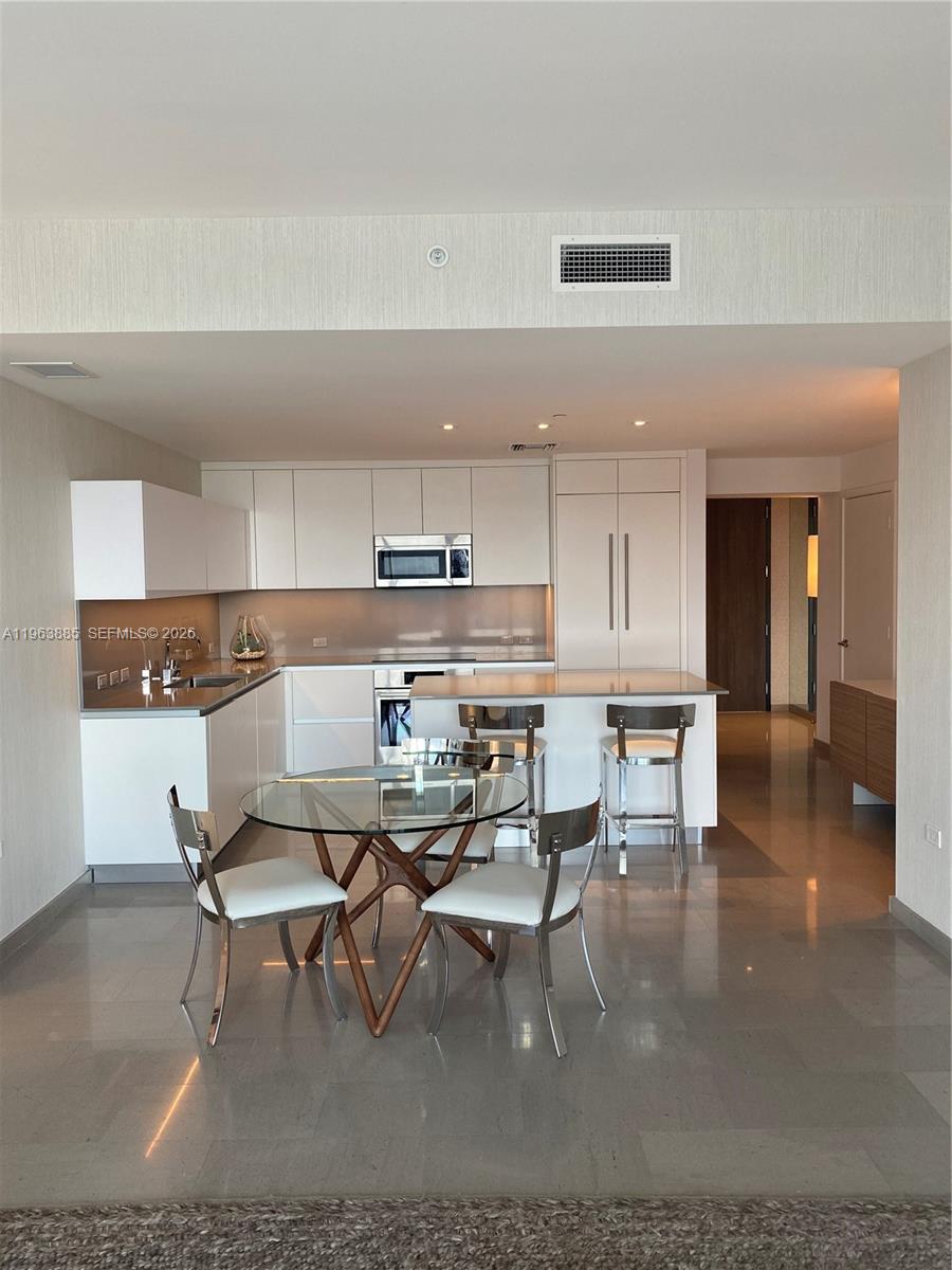 88 SW 7th St #1904, Miami FL 33130