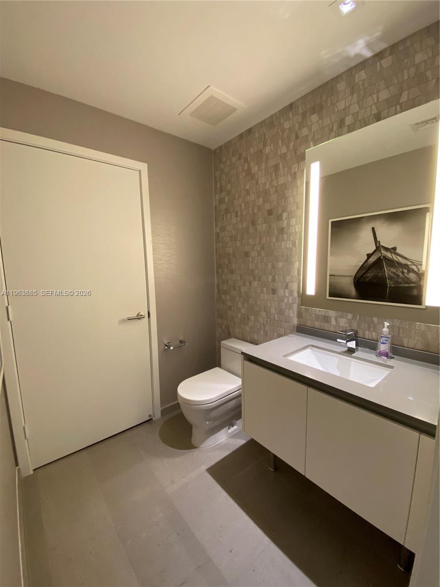 88 SW 7th St #1904, Miami FL 33130