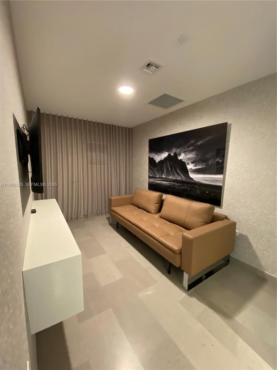 88 SW 7th St #1904, Miami FL 33130