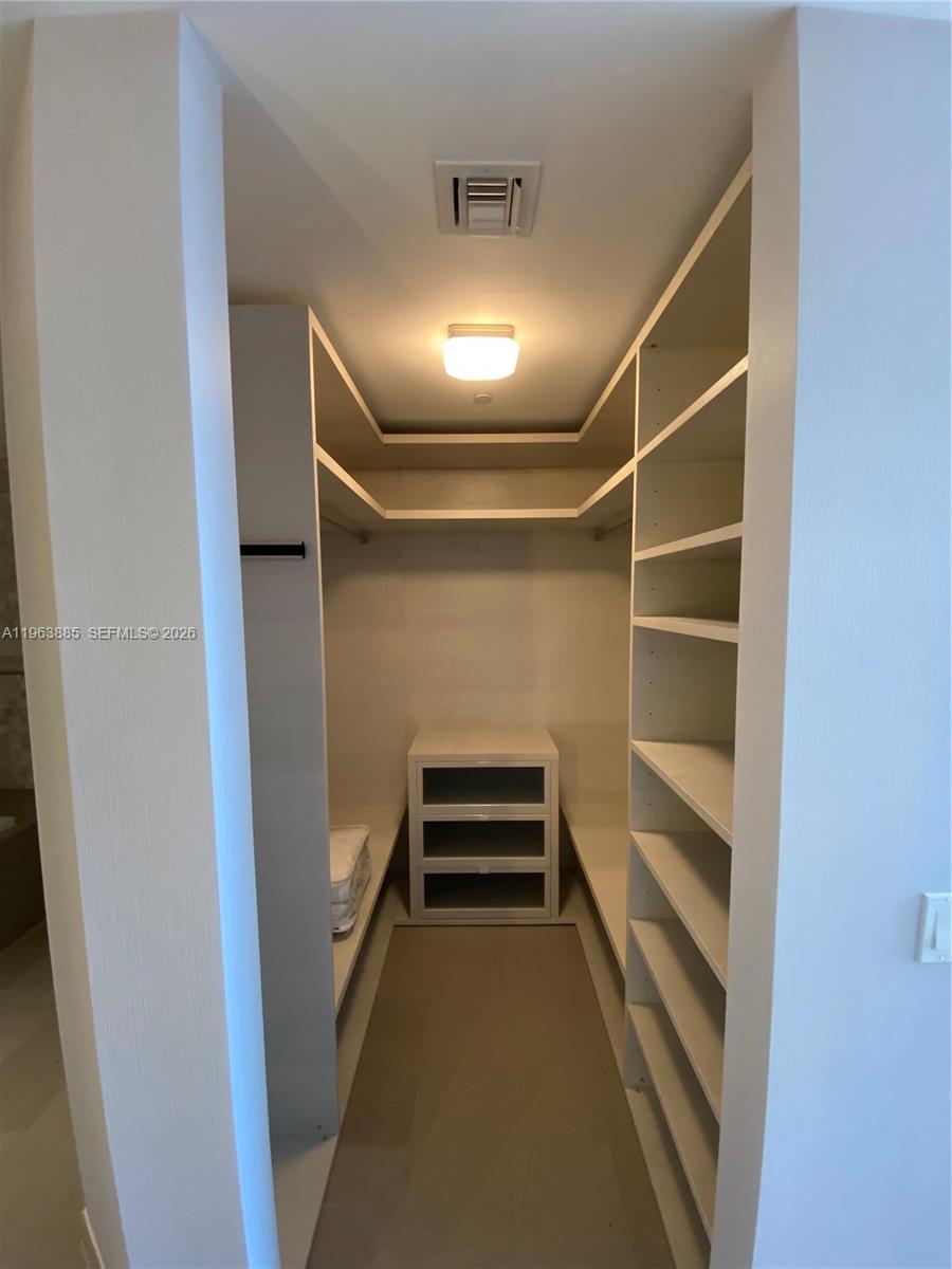 88 SW 7th St #1904, Miami FL 33130