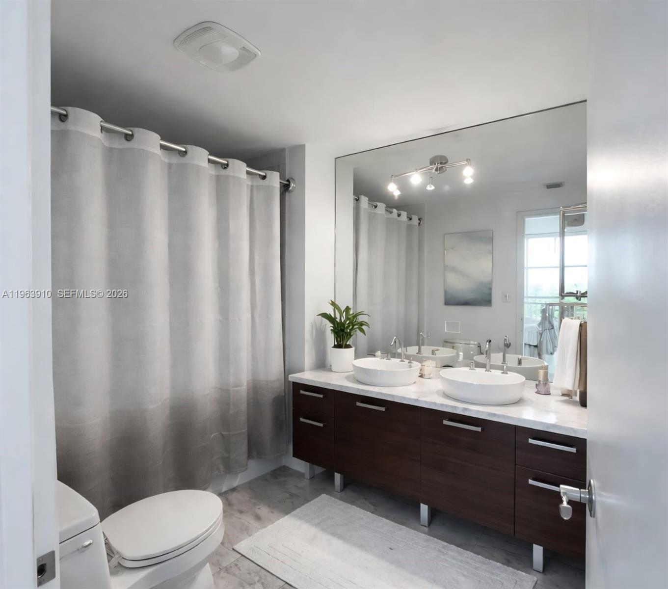 253 NE 2nd St #433, Miami FL 33132