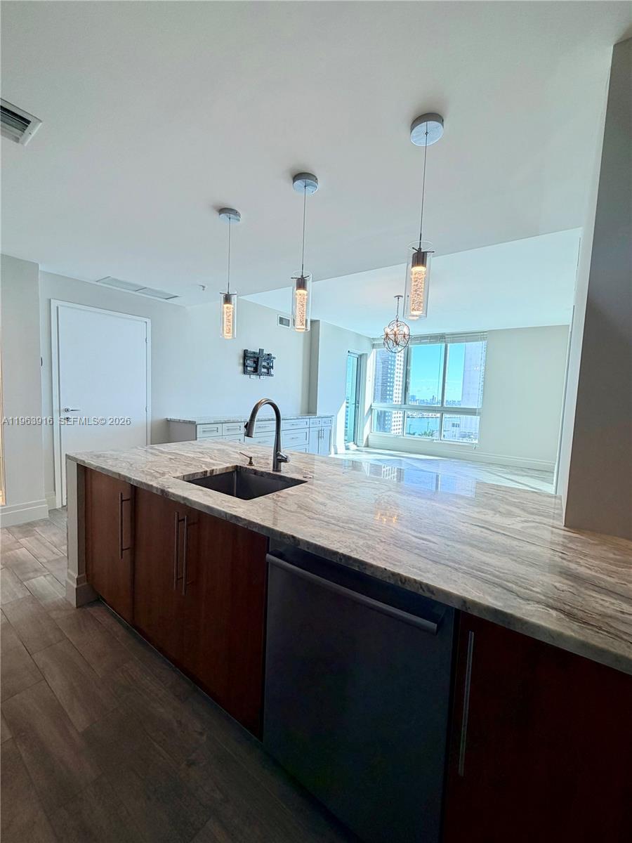 300 S Biscayne Blvd #T-1414, Miami FL 33131