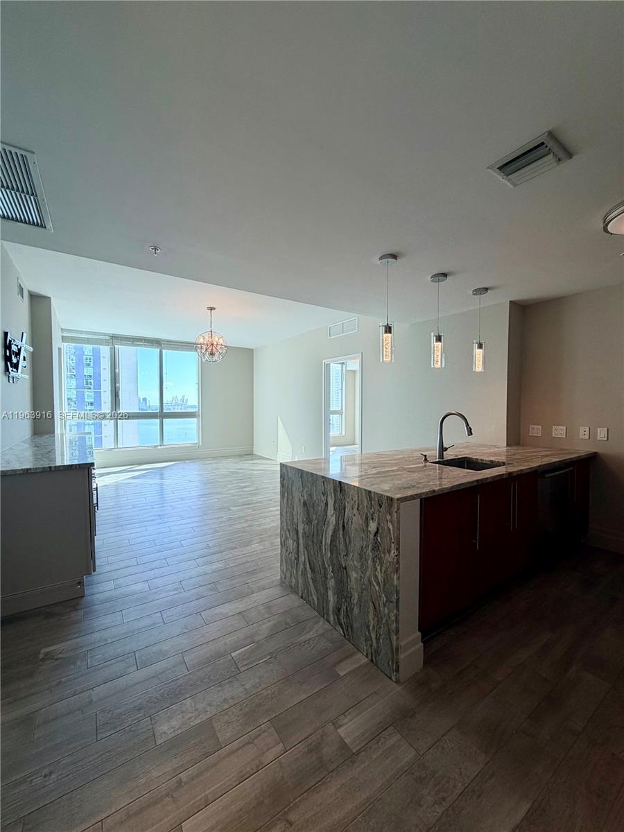 300 S Biscayne Blvd #T-1414, Miami FL 33131