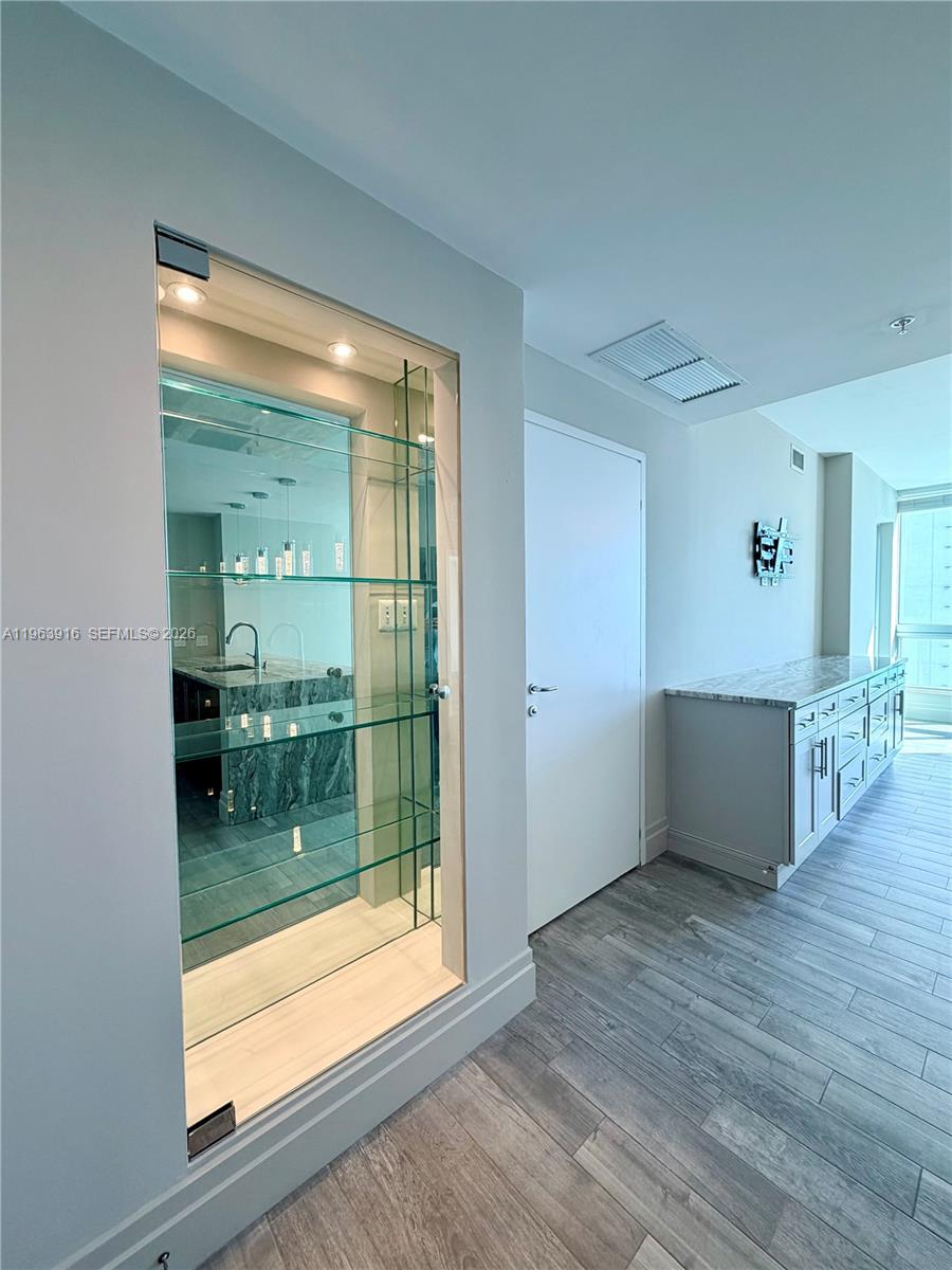 300 S Biscayne Blvd #T-1414, Miami FL 33131