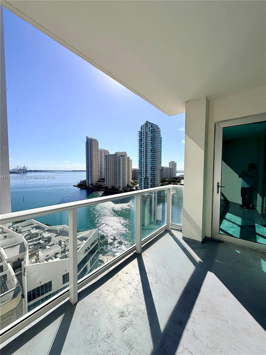 300 S Biscayne Blvd #T-1414, Miami FL 33131