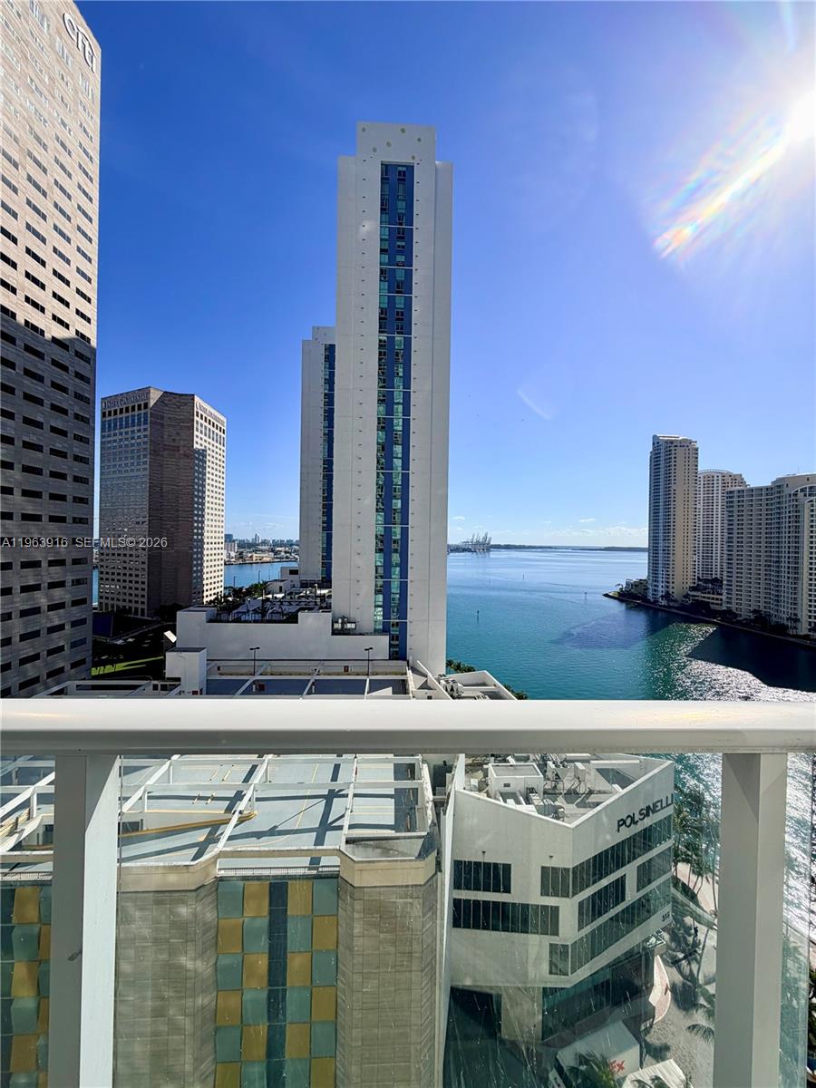 300 S Biscayne Blvd #T-1414, Miami FL 33131