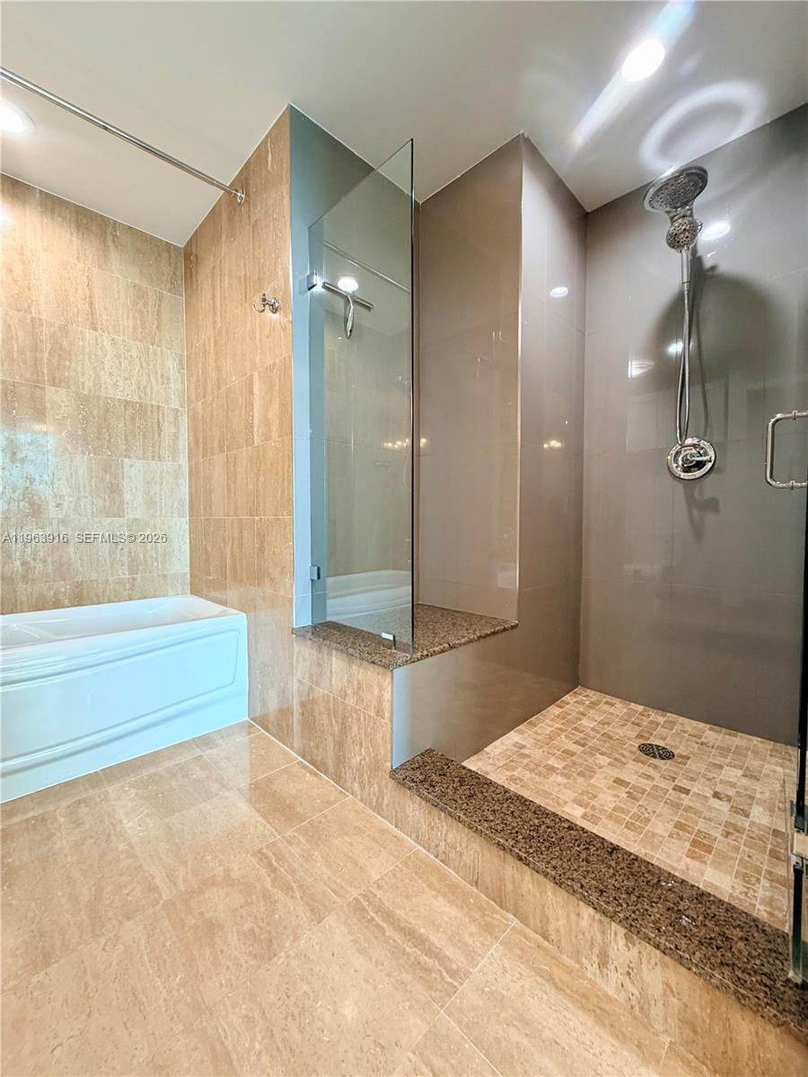 300 S Biscayne Blvd #T-1414, Miami FL 33131