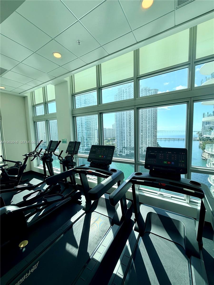 300 S Biscayne Blvd #T-1414, Miami FL 33131