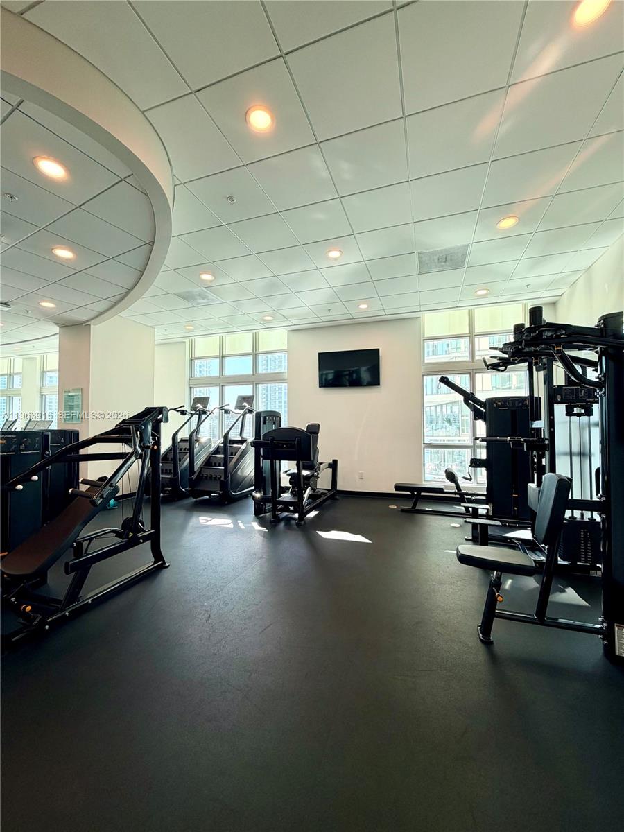 300 S Biscayne Blvd #T-1414, Miami FL 33131