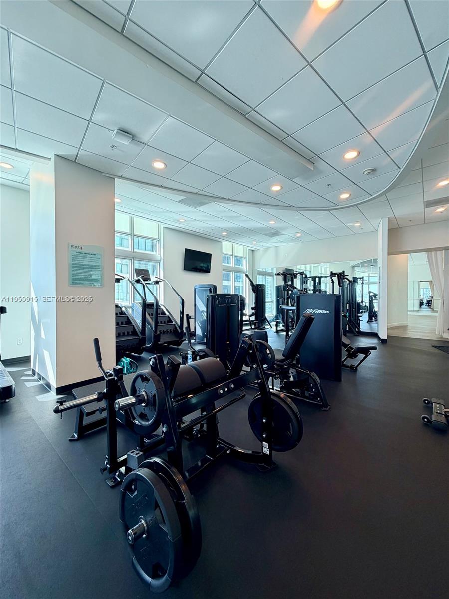 300 S Biscayne Blvd #T-1414, Miami FL 33131