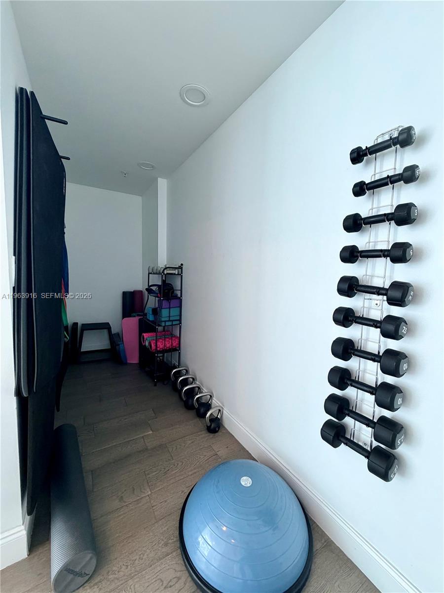 300 S Biscayne Blvd #T-1414, Miami FL 33131