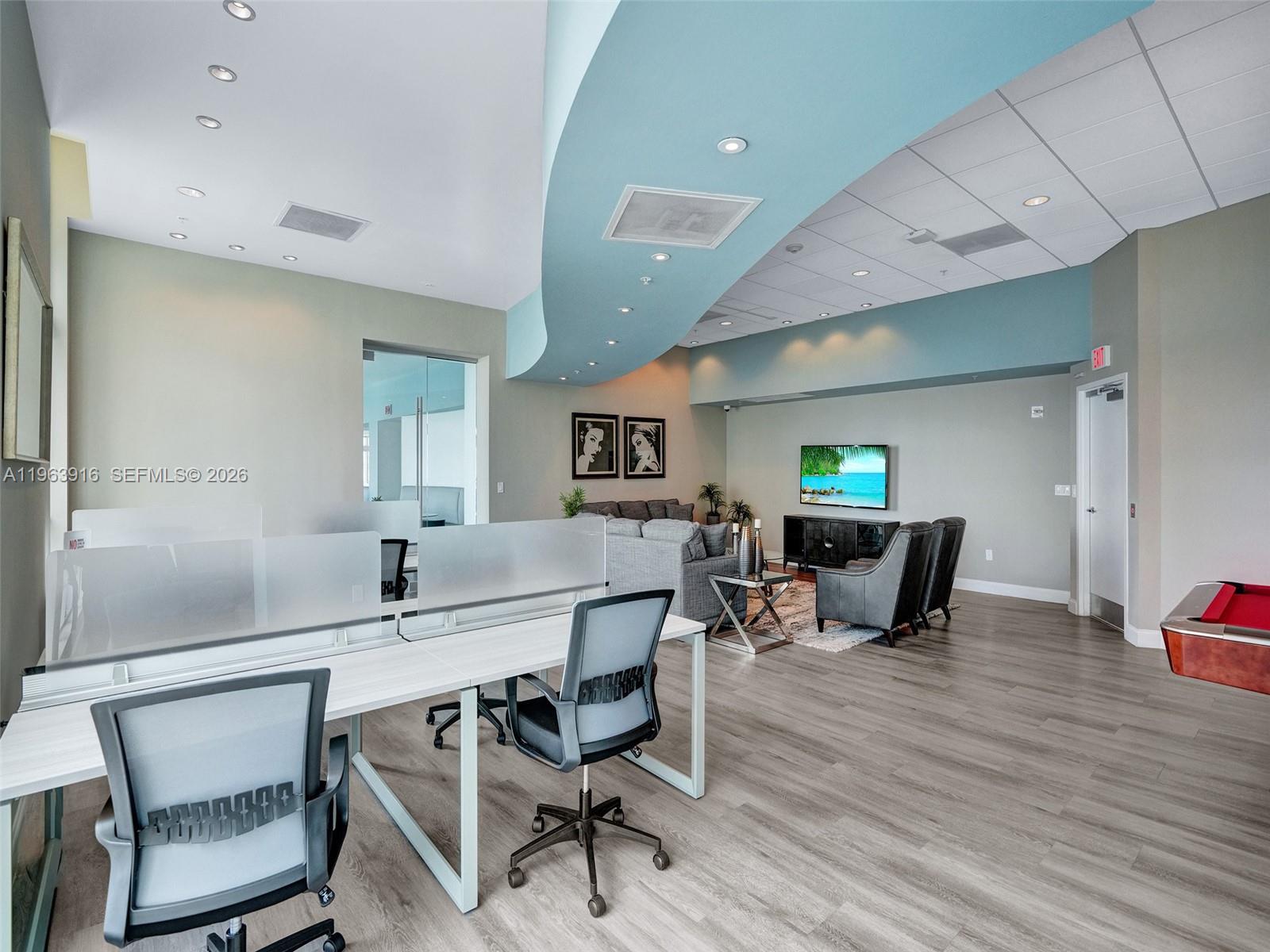 300 S Biscayne Blvd #T-1414, Miami FL 33131