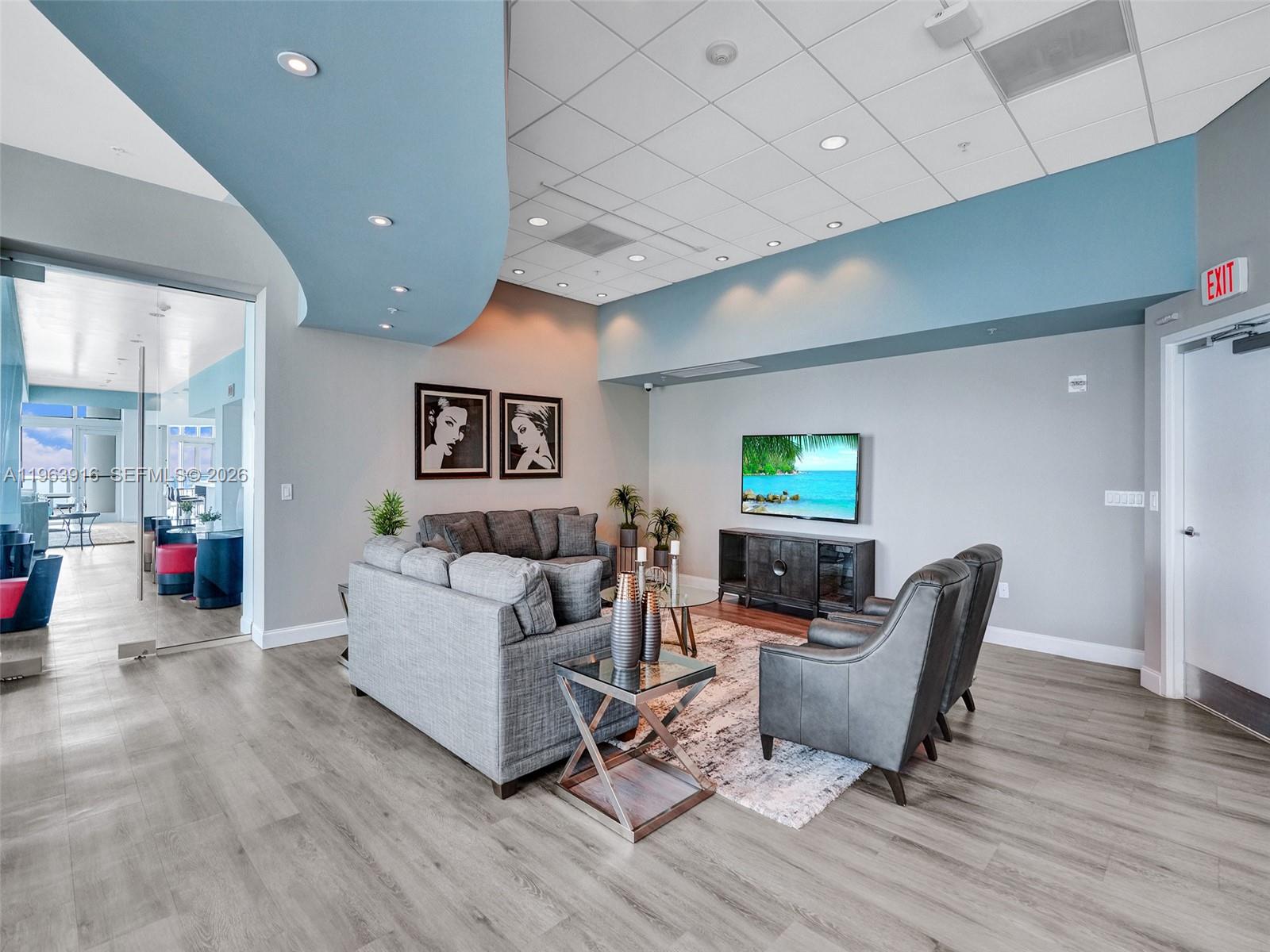 300 S Biscayne Blvd #T-1414, Miami FL 33131