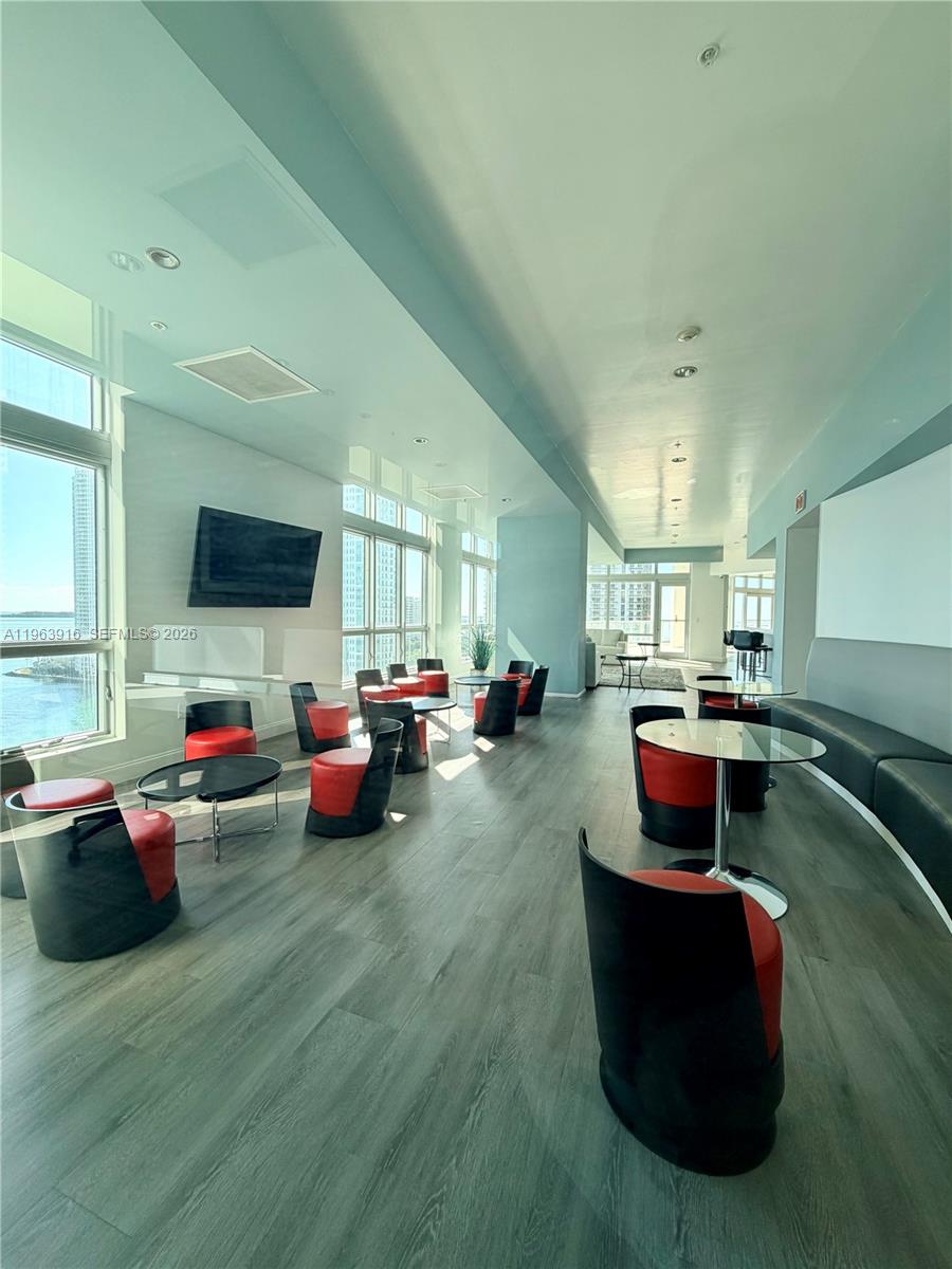 300 S Biscayne Blvd #T-1414, Miami FL 33131