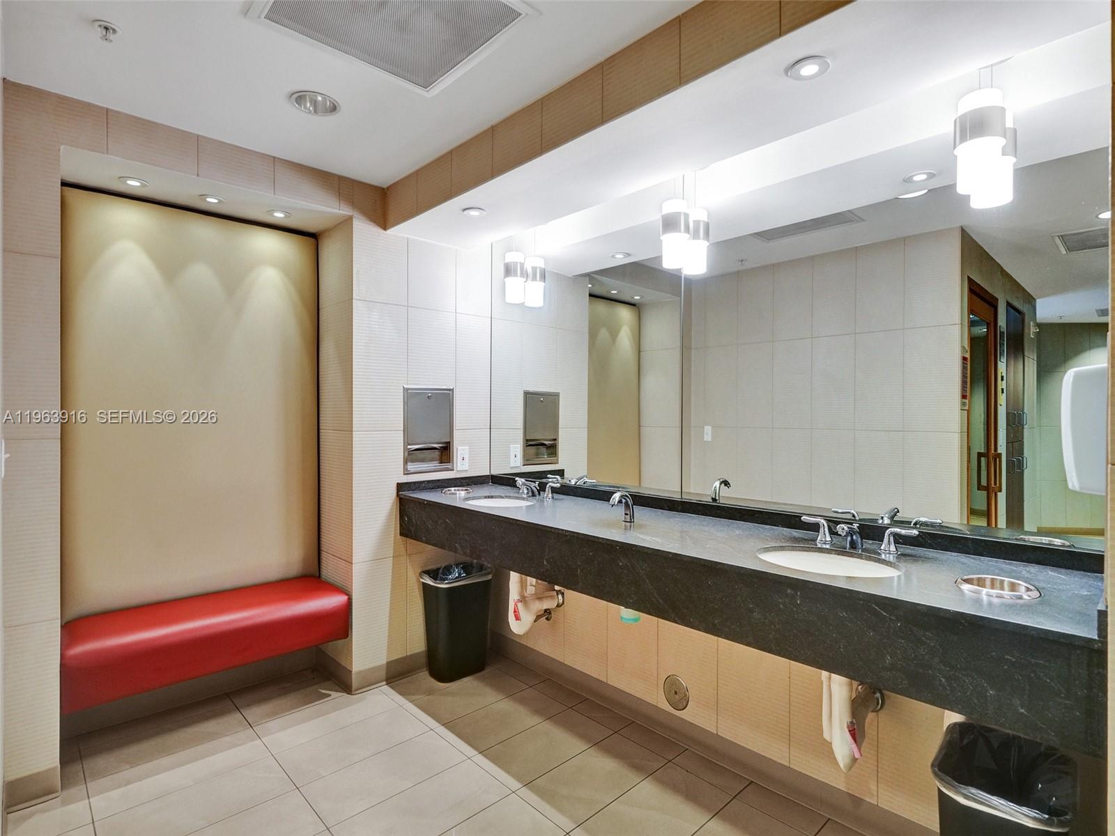 300 S Biscayne Blvd #T-1414, Miami FL 33131