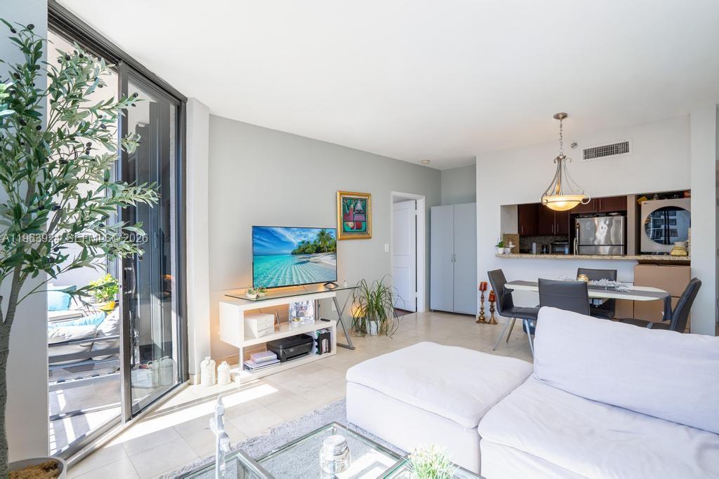 540 Brickell Key Dr #1619, Miami FL 33131