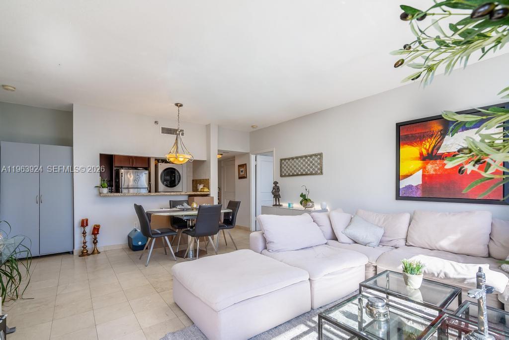 540 Brickell Key Dr #1619, Miami FL 33131
