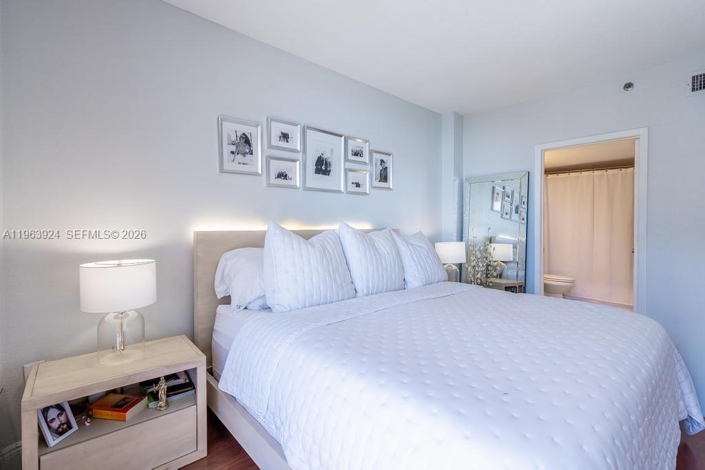 540 Brickell Key Dr #1619, Miami FL 33131