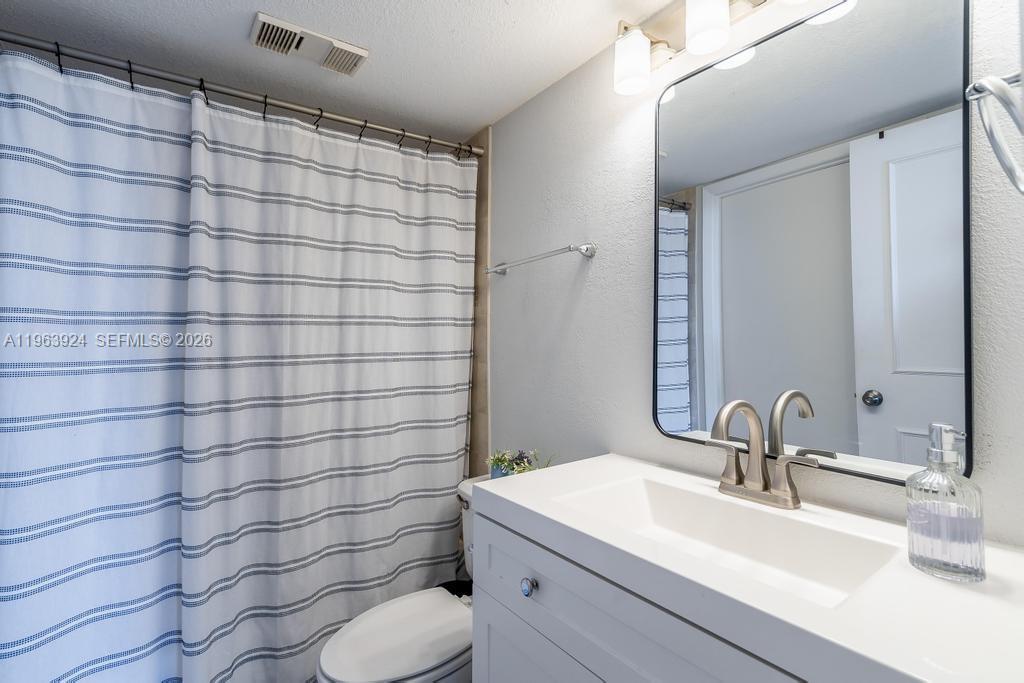 540 Brickell Key Dr #1619, Miami FL 33131