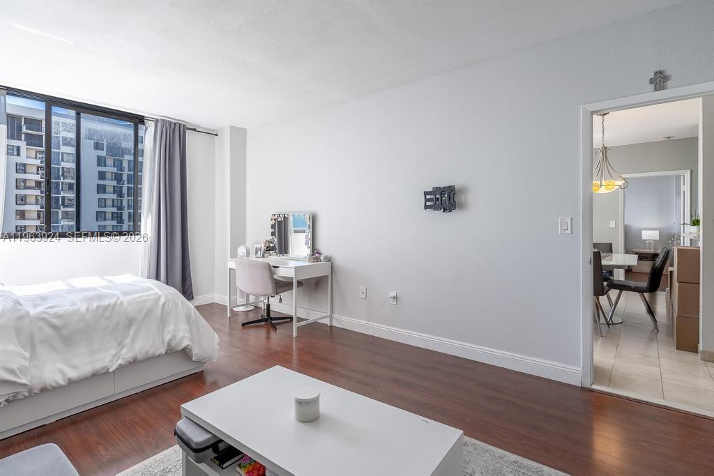 540 Brickell Key Dr #1619, Miami FL 33131