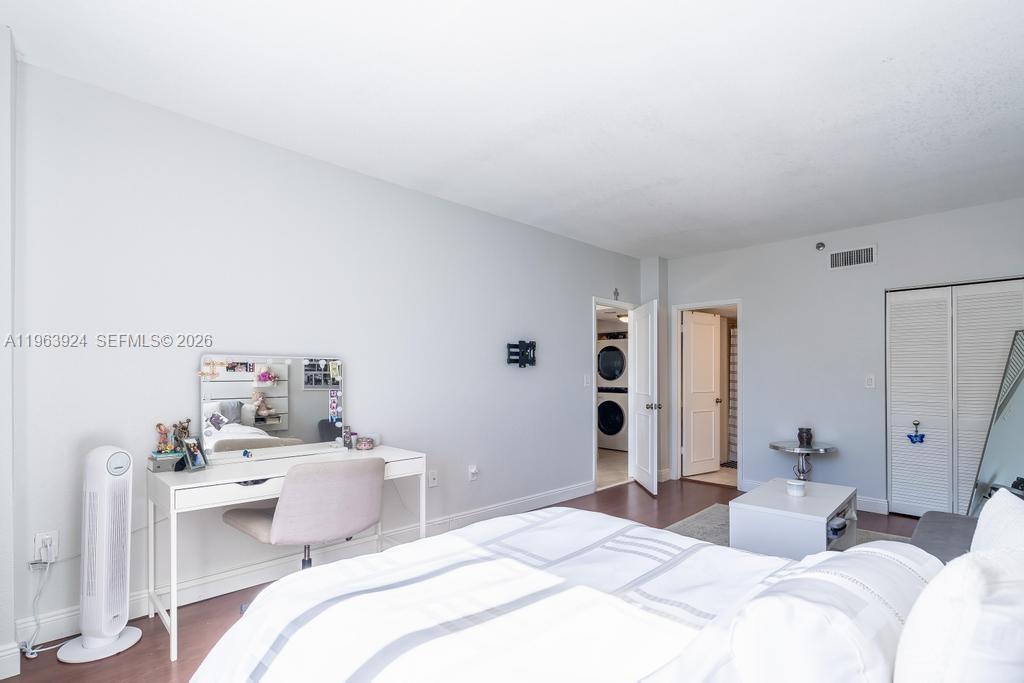 540 Brickell Key Dr #1619, Miami FL 33131