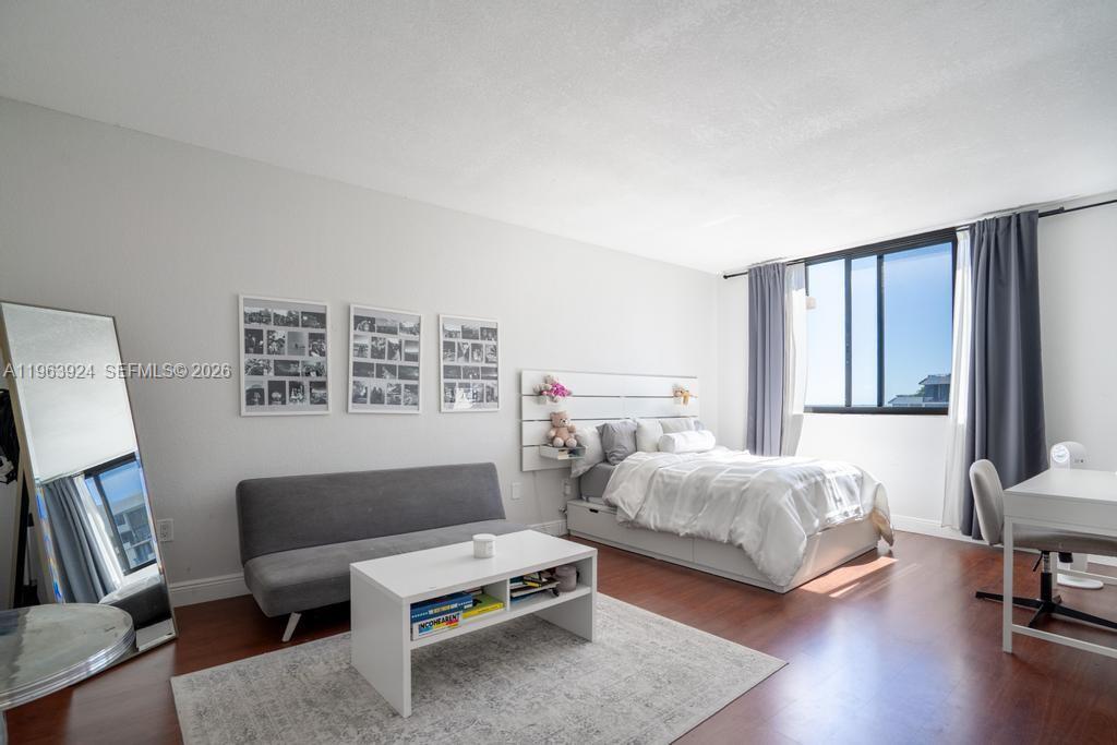 540 Brickell Key Dr #1619, Miami FL 33131