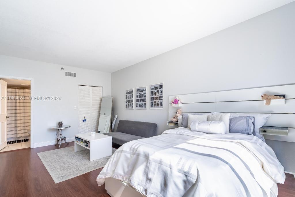 540 Brickell Key Dr #1619, Miami FL 33131