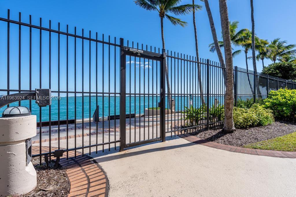 540 Brickell Key Dr #1619, Miami FL 33131